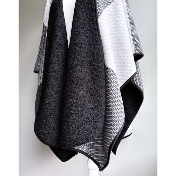 Ike Behar Reversible Sherpa Wrap Poncho Shawl Black Gray Geometric Soft Cozy - Picture 8 of 11